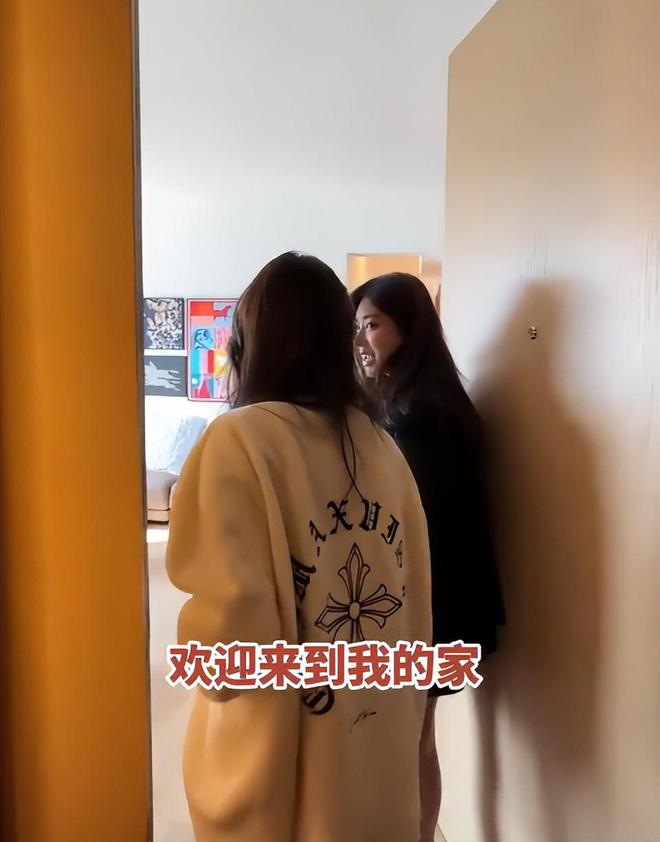 孩子、买菜住150平豪宅一年赚40万凯发k8登录香港美女麻将馆打工帮忙带(图5)