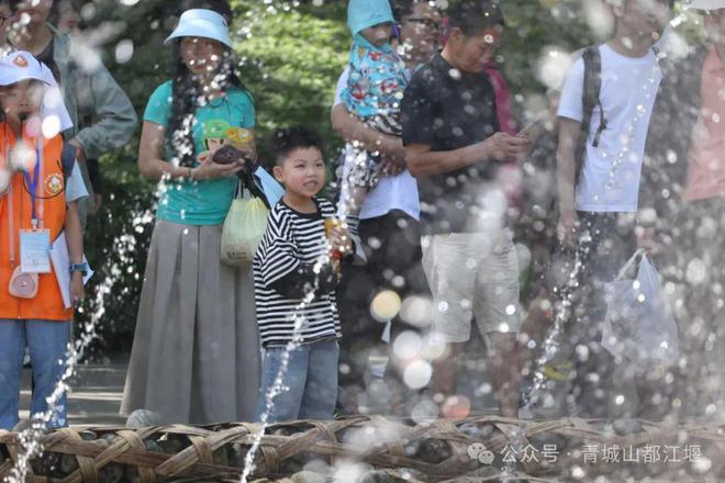 城山都江堰太火爆NPC白娘子被求合影到宕机凯发k8国际娱乐首选顶流实锤！这个五一