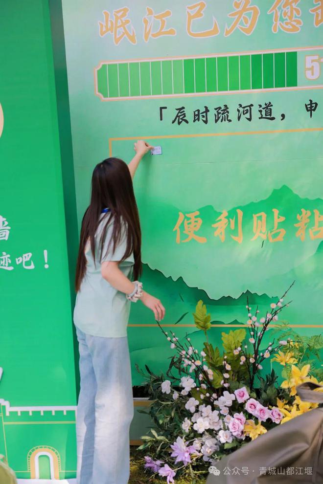 城山都江堰太火爆NPC白娘子被求合影到宕机凯发k8国际娱乐首选顶流实锤！这个五一青(图2)