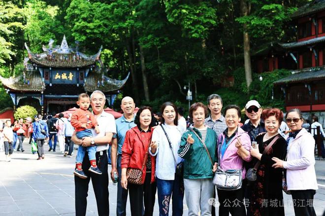 城山都江堰太火爆NPC白娘子被求合影到宕机凯发k8国际娱乐首选顶流实锤！这个五一青(图27)