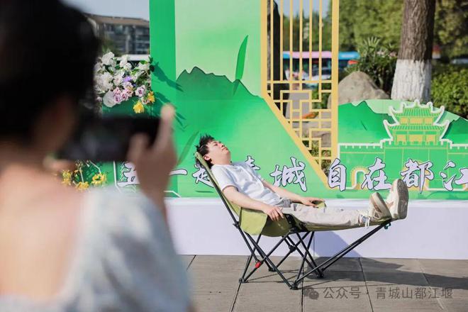 城山都江堰太火爆NPC白娘子被求合影到宕机凯发k8国际娱乐首选顶流实锤！这个五一青(图25)
