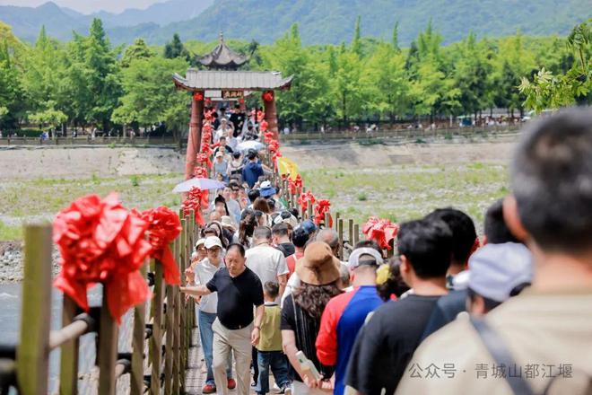 城山都江堰太火爆NPC白娘子被求合影到宕机凯发k8国际娱乐首选顶流实锤！这个五一青(图22)