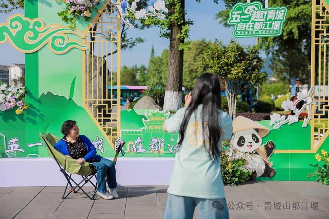 城山都江堰太火爆NPC白娘子被求合影到宕机凯发k8国际娱乐首选顶流实锤！这个五一青(图21)