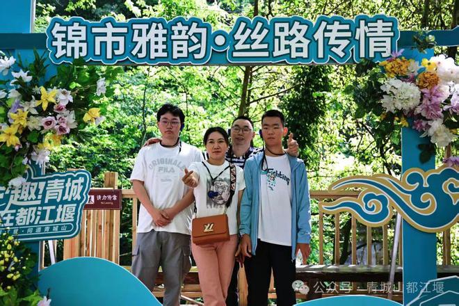 城山都江堰太火爆NPC白娘子被求合影到宕机凯发k8国际娱乐首选顶流实锤！这个五一青(图26)