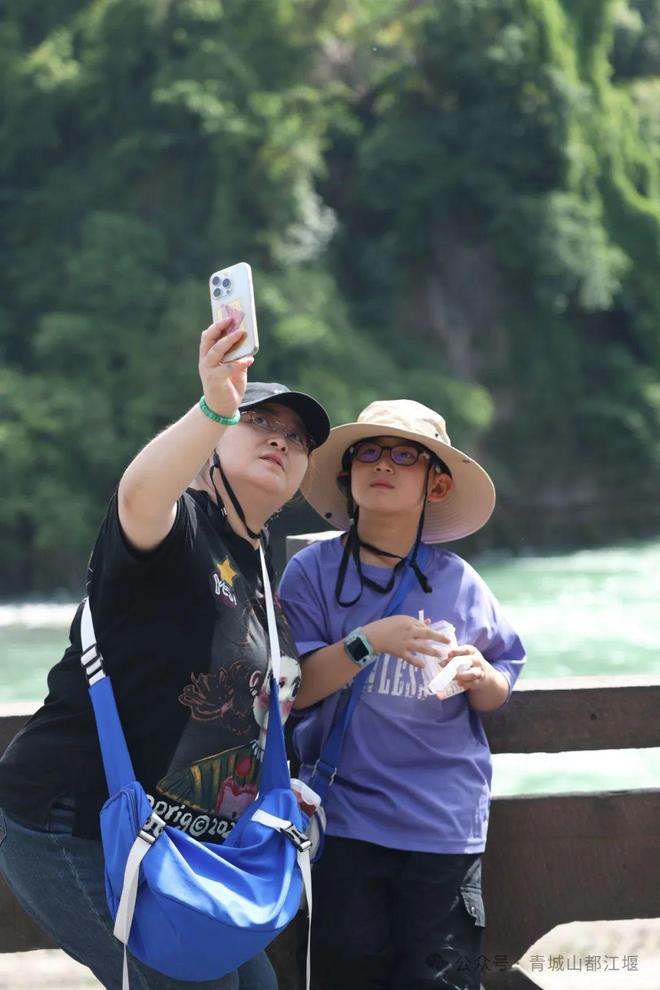 城山都江堰太火爆NPC白娘子被求合影到宕机凯发k8国际娱乐首选顶流实锤！这个五一青(图23)