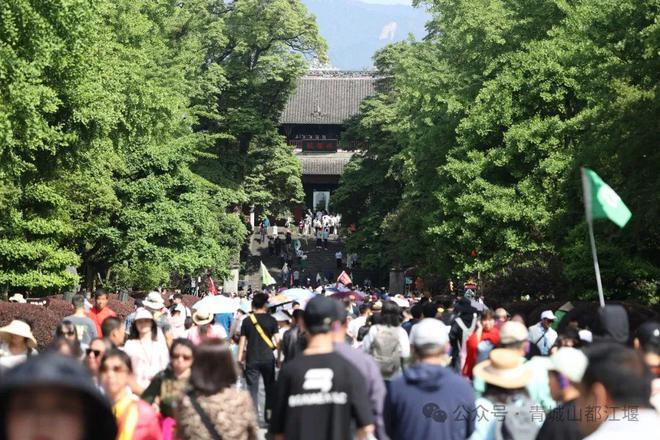 城山都江堰太火爆NPC白娘子被求合影到宕机凯发k8国际娱乐首选顶流实锤！这个五一青(图14)