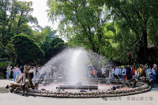 城山都江堰太火爆NPC白娘子被求合影到宕机凯发k8国际娱乐首选顶流实锤！这个五一青(图11)